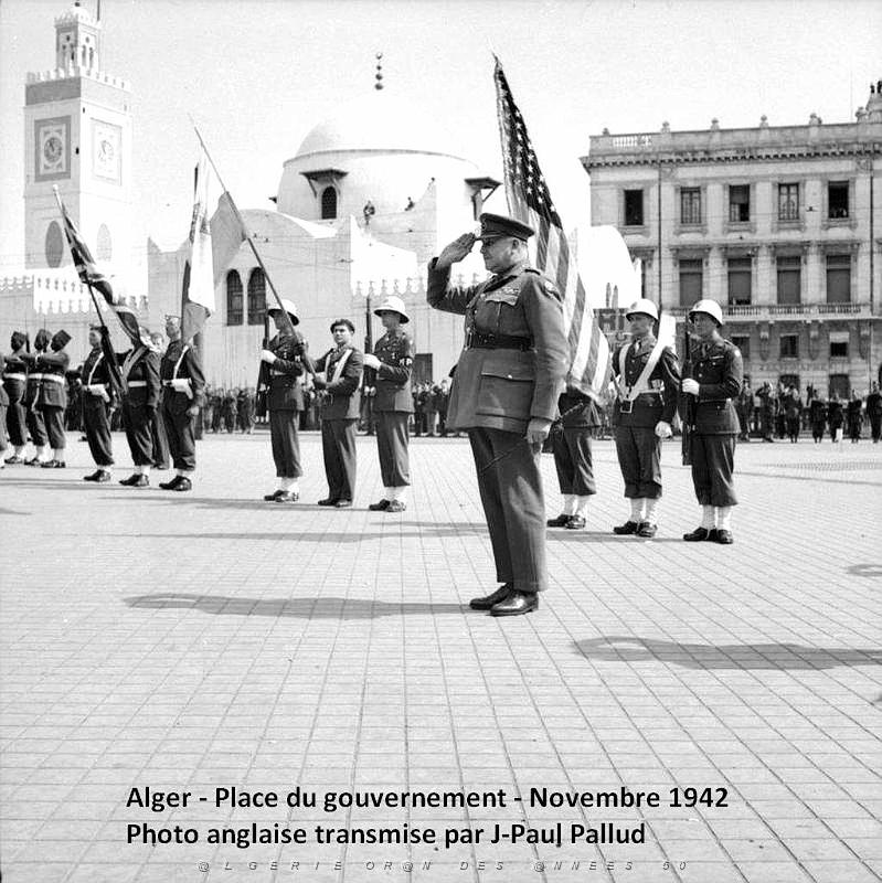 Place-du-Gouvernement photo anglaise.jpg